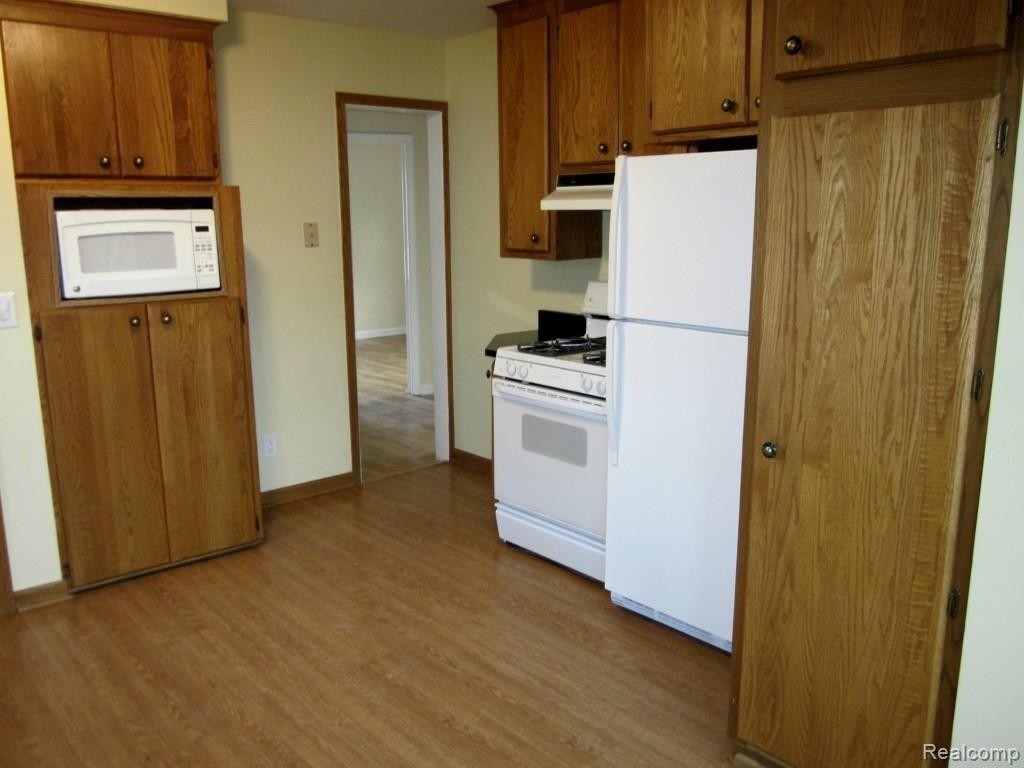 1490 Dorothea Road Berkley, MI 48072 - Photo 3 of 24 UPDATED KITCHEN, VIEW #2.