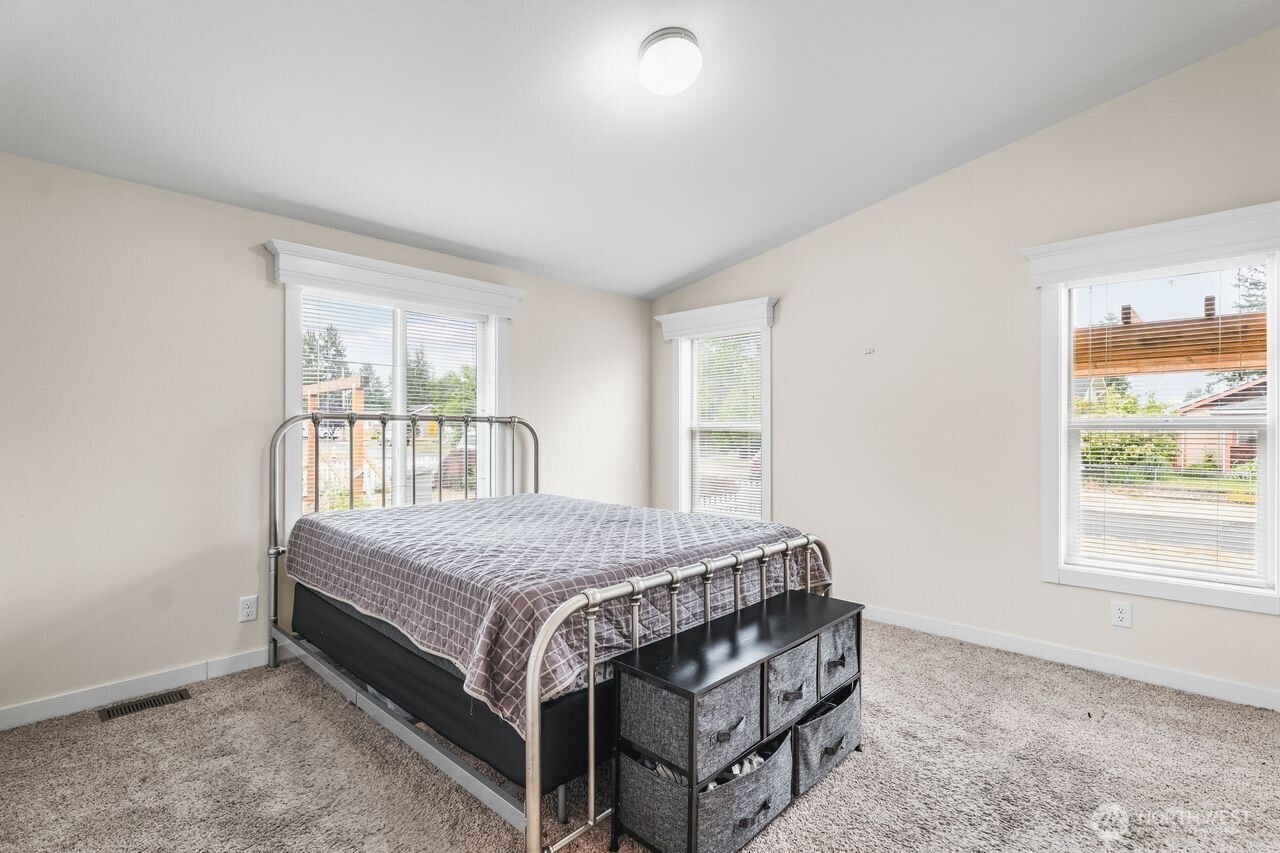 120 L Street Southeast Auburn, WA 98002 - Photo 10 of 20 a bedroom with a bed next to a window