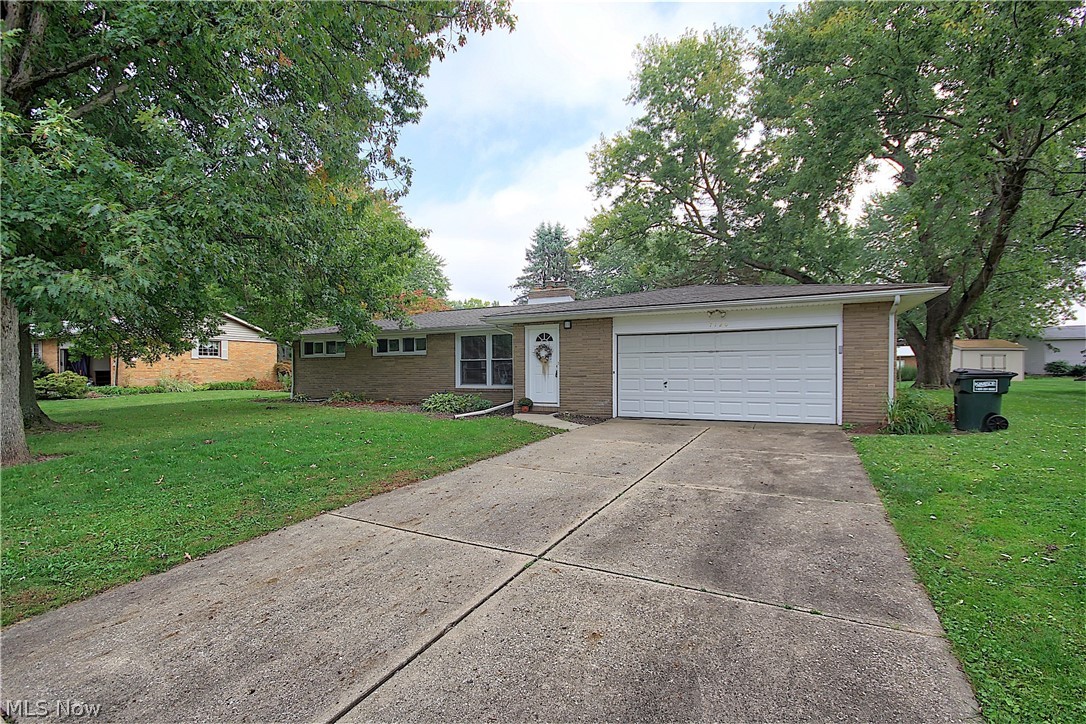7120 Rolling Ridge Road Northeast Canton, OH 44721 - Photo 2 of 32