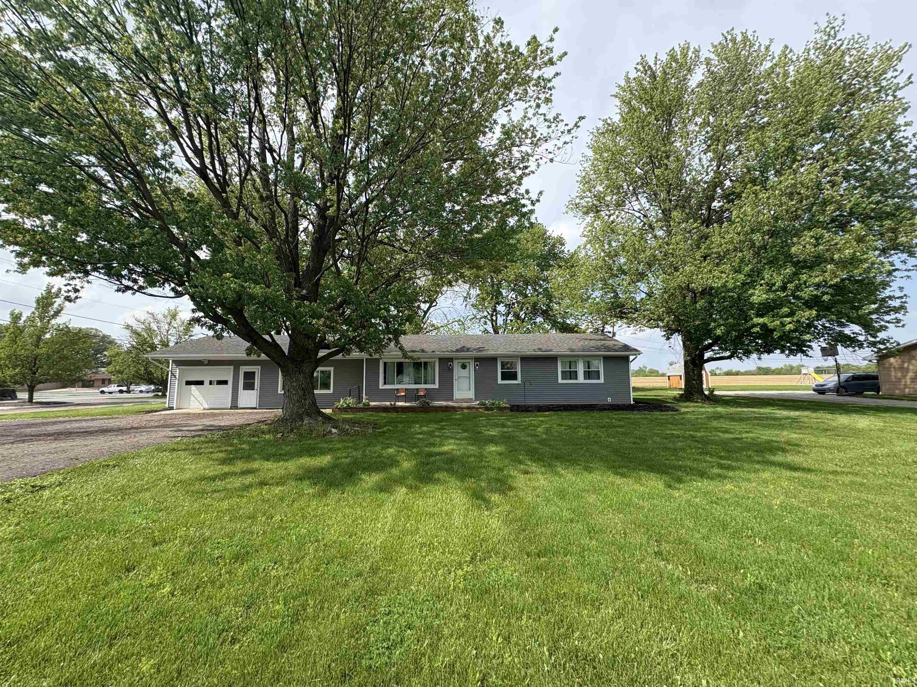 609 West Dustman Road Bluffton, IN 46714 - Photo 3 of 33 Gallery Image 3