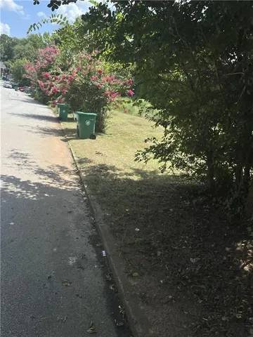a view of an outdoor space of a house