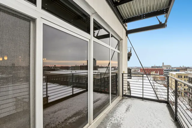 $2,100 | 106 West Seeboth Street, Unit 821, Milwaukee, WI 53204