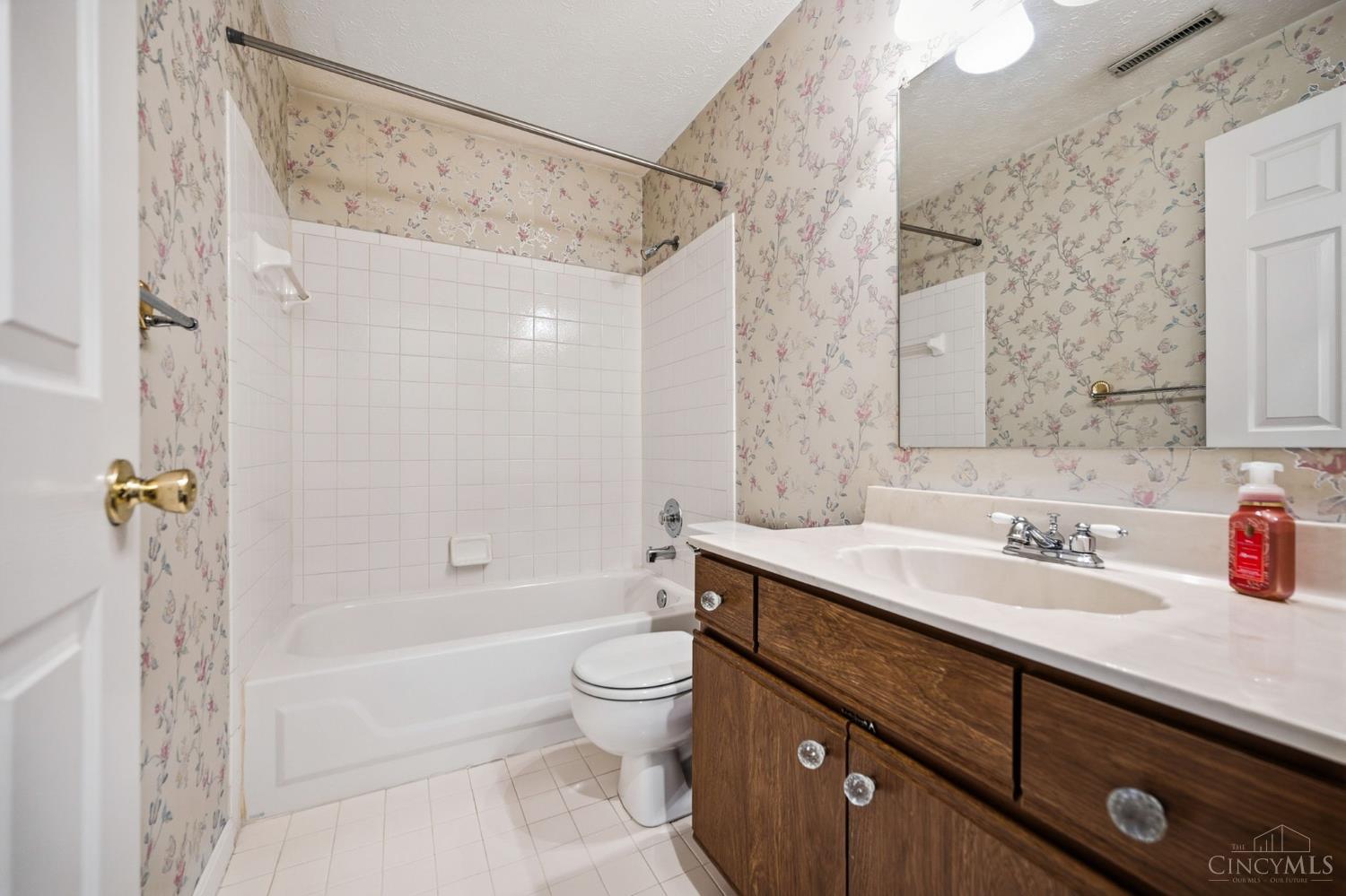 7633 Montgomery Road, Unit 7633 Cincinnati, OH 45236 - Photo 37 of 62 Gallery Image 37