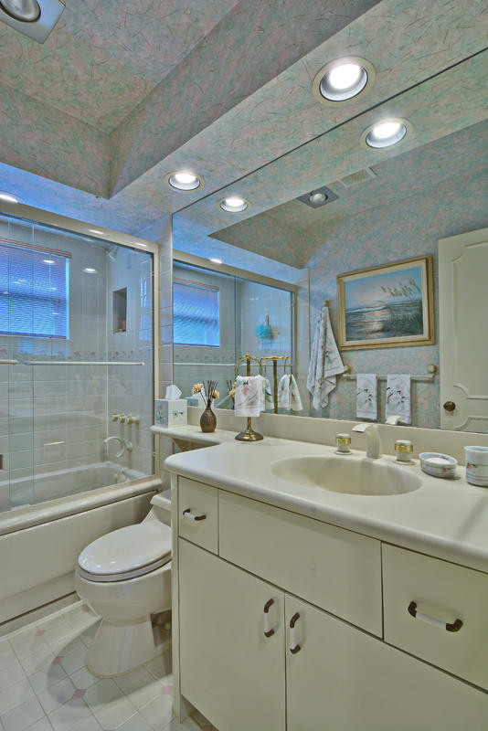 844 Forsyth Street Boca Raton, FL 33487 - Photo 20 of 26 3rd full bath - corian and whirlpool