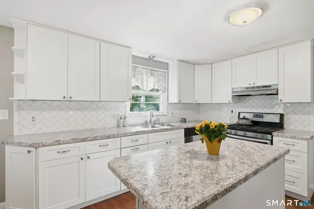 $334,900 | 17 Douglas Drive, Enfield, CT 06082