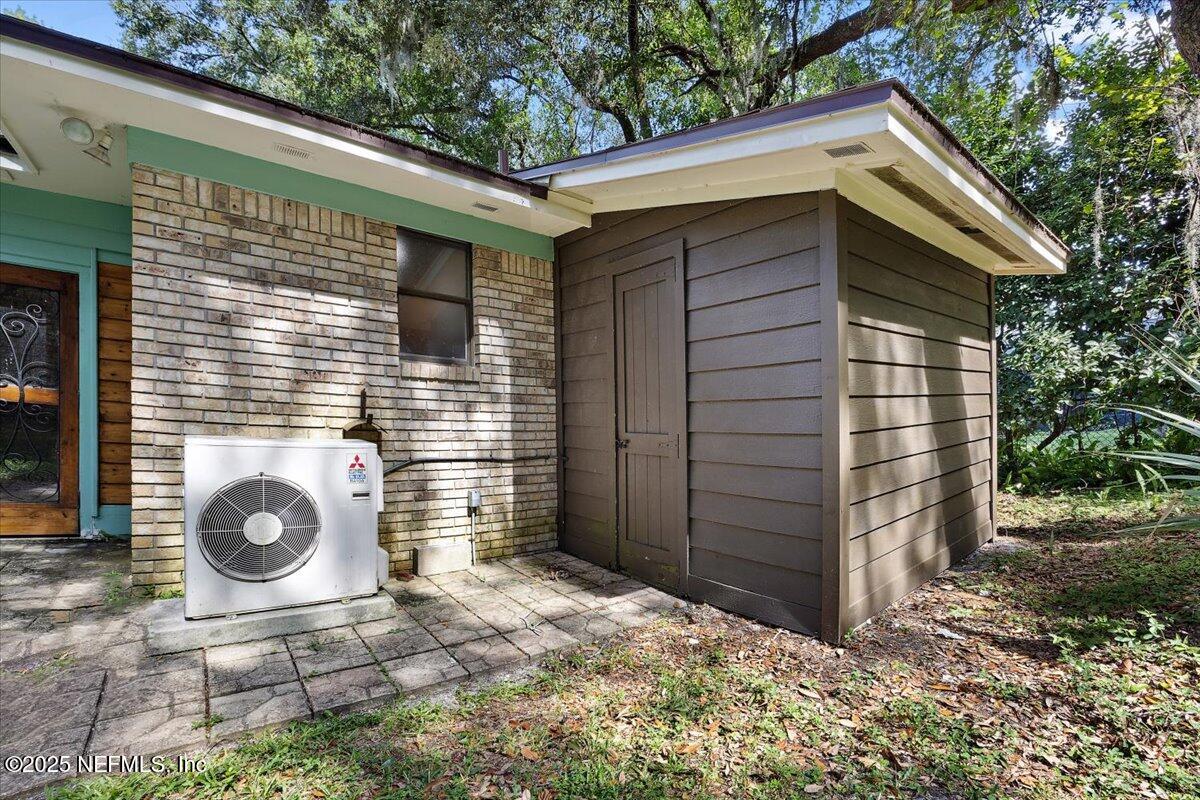10567 Scott Mill Road Jacksonville, FL 32257 - Photo 19 of 28 a backyard of a house with barbeque oven