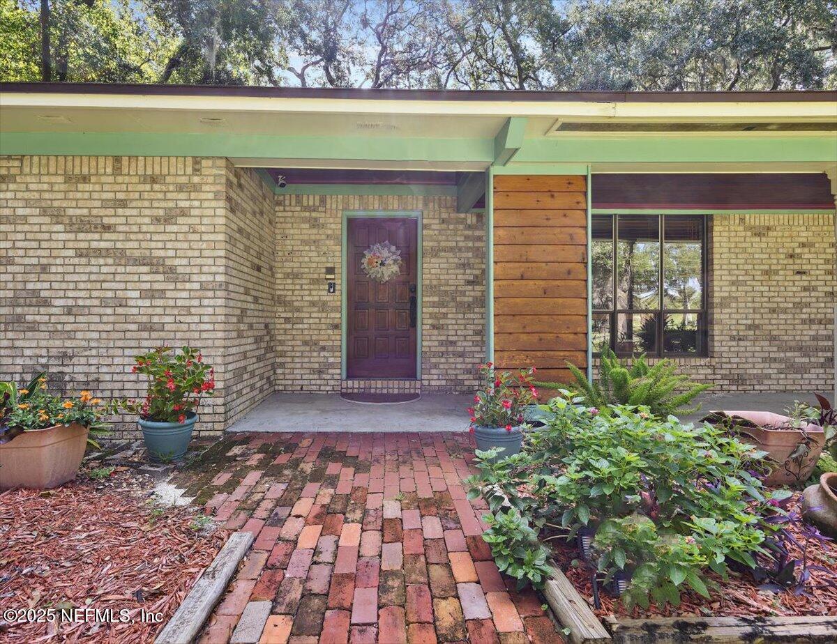 10567 Scott Mill Road Jacksonville, FL 32257 - Photo 2 of 28 a front view of a house with garden