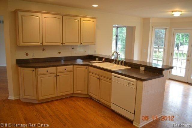 8874 Buchanan Road Brighton, MI 48116 - Photo 8 of 25 Kitchen