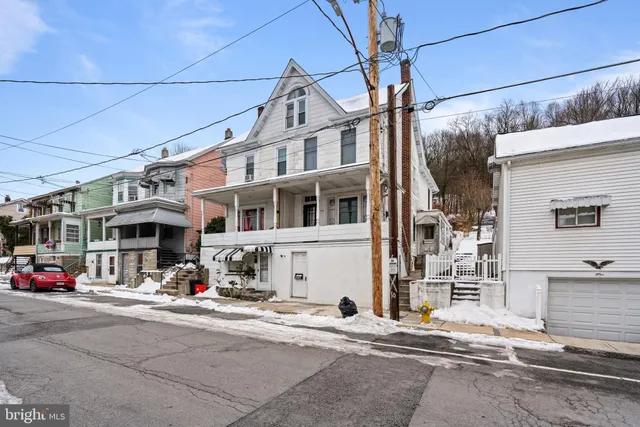a car parked in front of a building