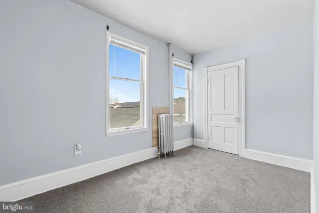 a view of empty room with window