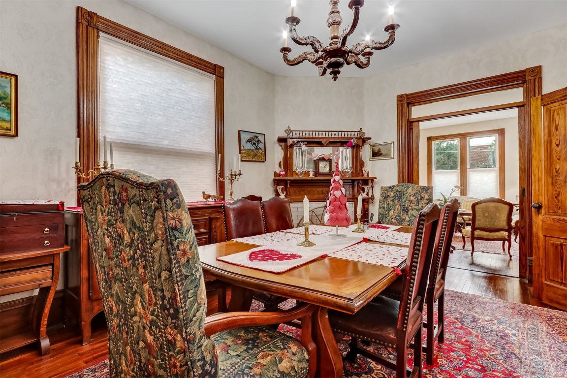 22 North 4th Street Fernandina Beach, FL 32034 - Photo 16 of 100 a view of a dining room with furniture