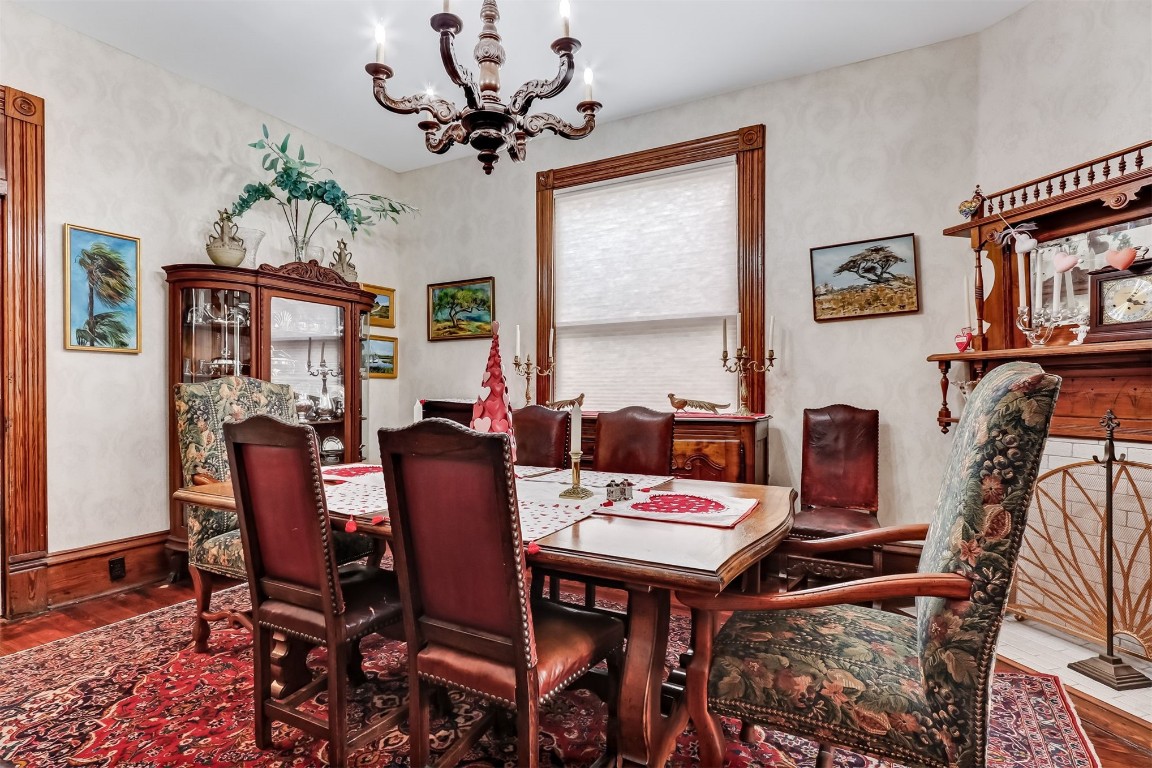 22 North 4th Street Fernandina Beach, FL 32034 - Photo 17 of 100 a view of a dining room with furniture