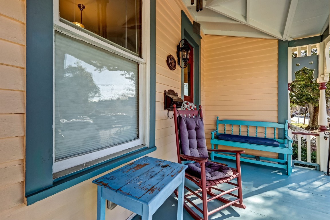 22 North 4th Street Fernandina Beach, FL 32034 - Photo 3 of 100 22 North 4th Street seating.