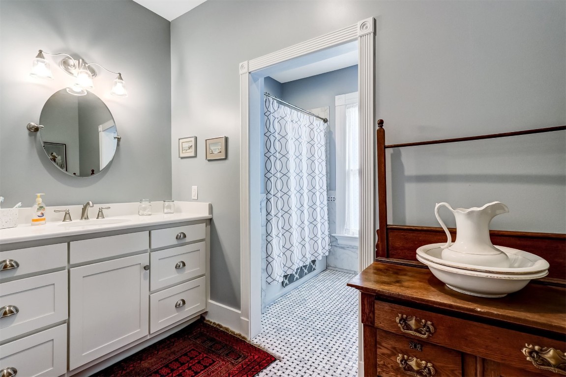 22 North 4th Street Fernandina Beach, FL 32034 - Photo 43 of 100 a bathroom with a toilet a sink and mirror