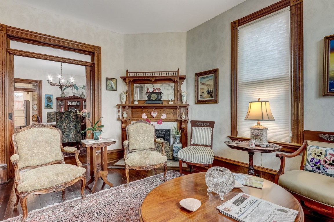 22 North 4th Street Fernandina Beach, FL 32034 - Photo 7 of 100 a living room with furniture and a window