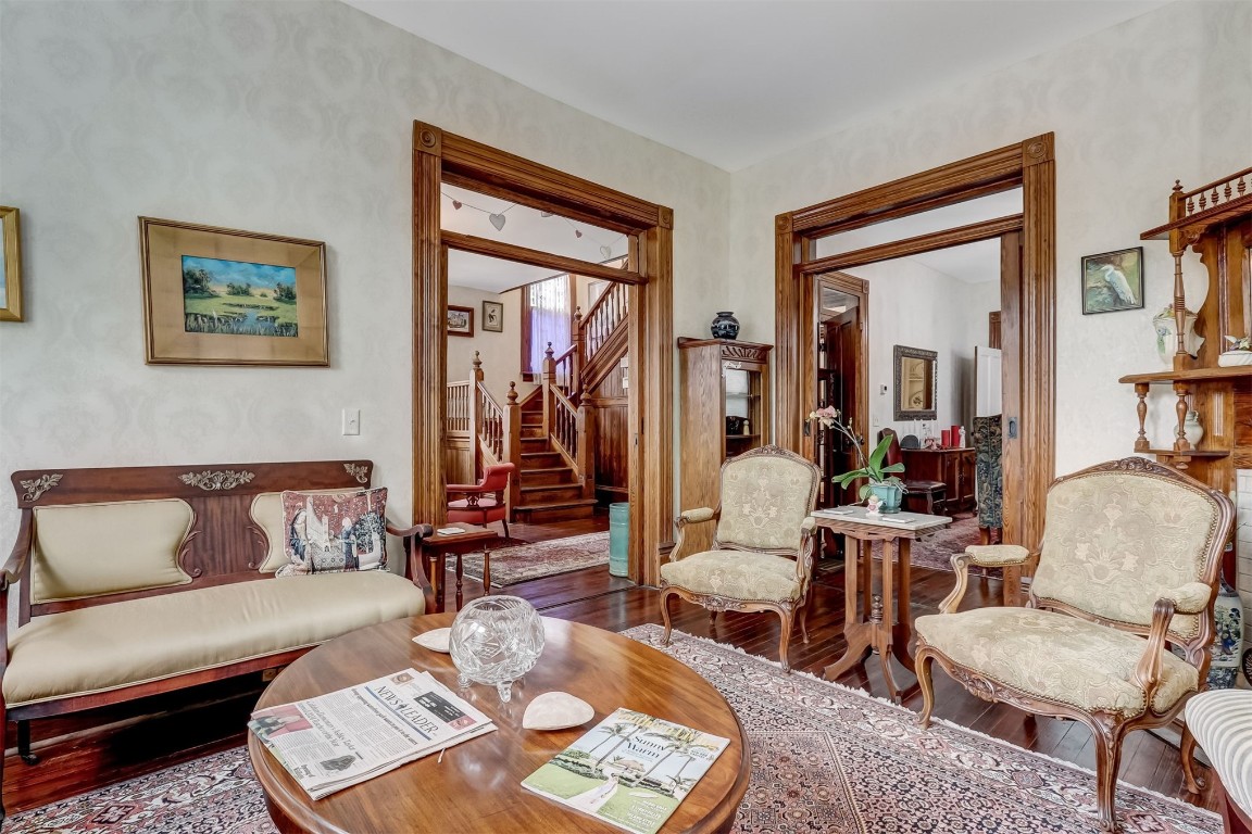 22 North 4th Street Fernandina Beach, FL 32034 - Photo 9 of 100 a living room with furniture and a painting