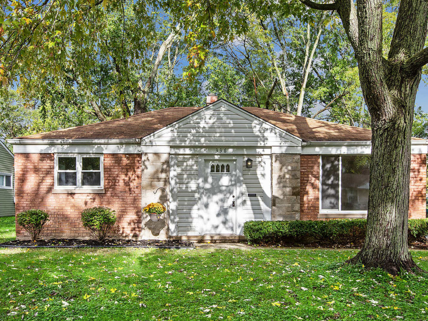 336 Manitowac Street Park Forest, IL 60466 - Photo 2 of 13 a front view of house with a garden