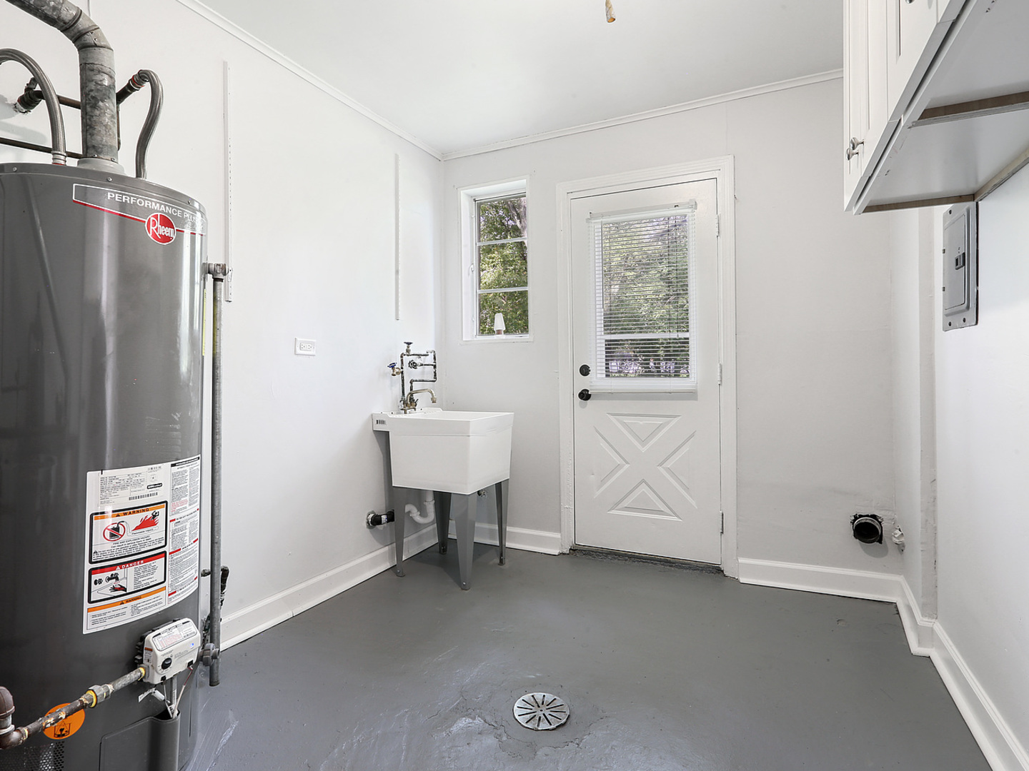 336 Manitowac Street Park Forest, IL 60466 - Photo 9 of 13 a view of kitchen island with furniture and windows