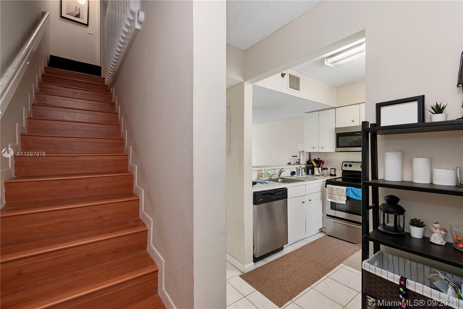 184 Riviera Circle, Unit 325 Weston, FL 33326 - Photo 11 of 27 a kitchen with cabinets and appliances