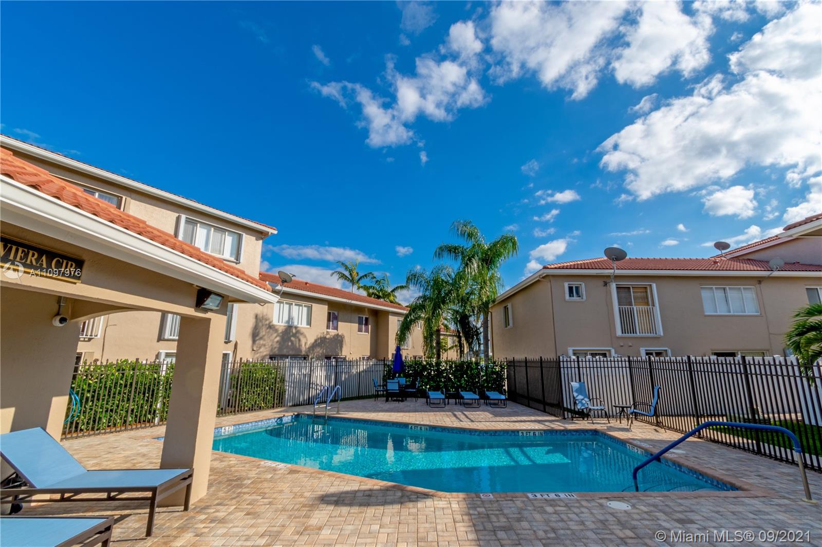 184 Riviera Circle, Unit 325 Weston, FL 33326 - Photo 17 of 27 a view of a house with backyard and sitting area