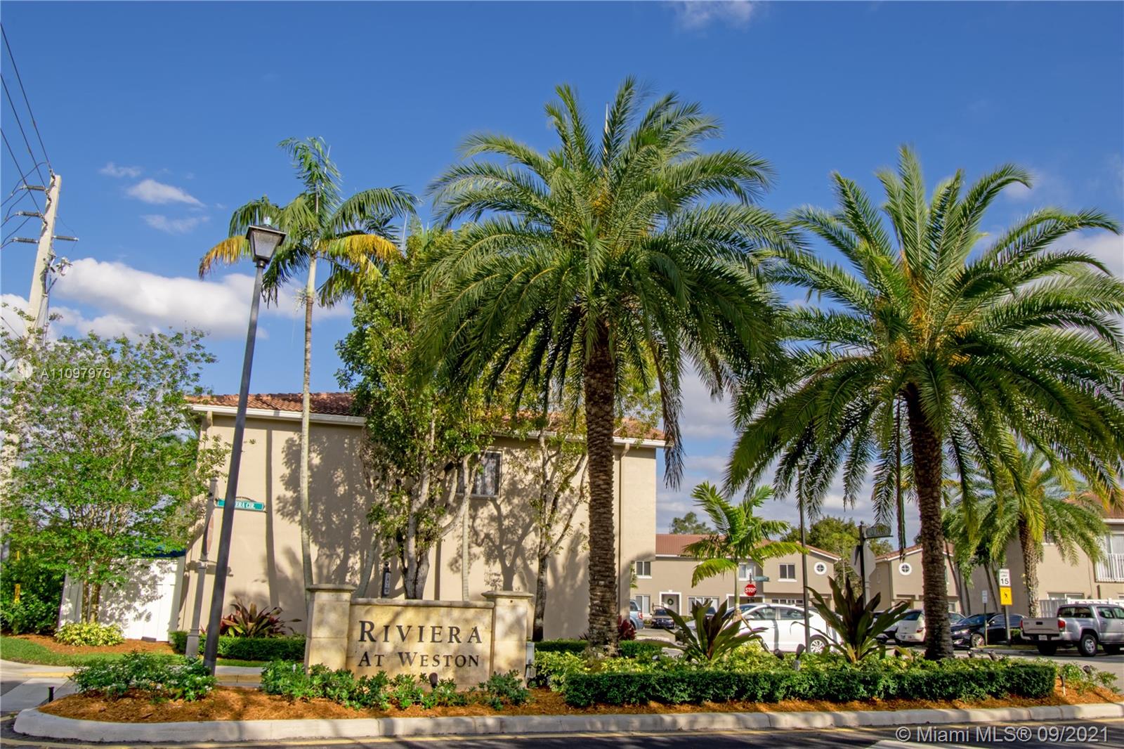 184 Riviera Circle, Unit 325 Weston, FL 33326 - Photo 20 of 27 a view of outdoor space with palm trees