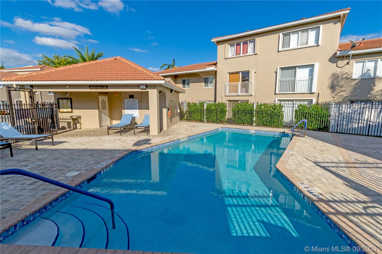 184 Riviera Circle, Unit 325 Weston, FL 33326 - Photo 24 of 27 a view of a house with swimming pool and sitting area