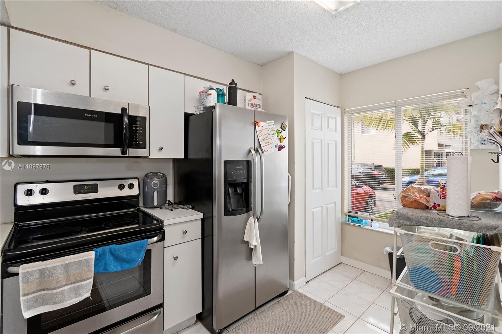 184 Riviera Circle, Unit 325 Weston, FL 33326 - Photo 7 of 27 a kitchen with a refrigerator stove and microwave