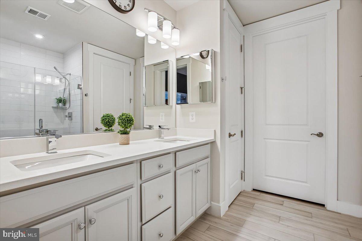 25635 Not Forgotten Terrace Chantilly, VA 20152 - Photo 20 of 59 main level primary bathroom