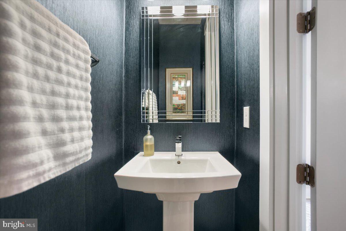 25635 Not Forgotten Terrace Chantilly, VA 20152 - Photo 22 of 59 main level powder room