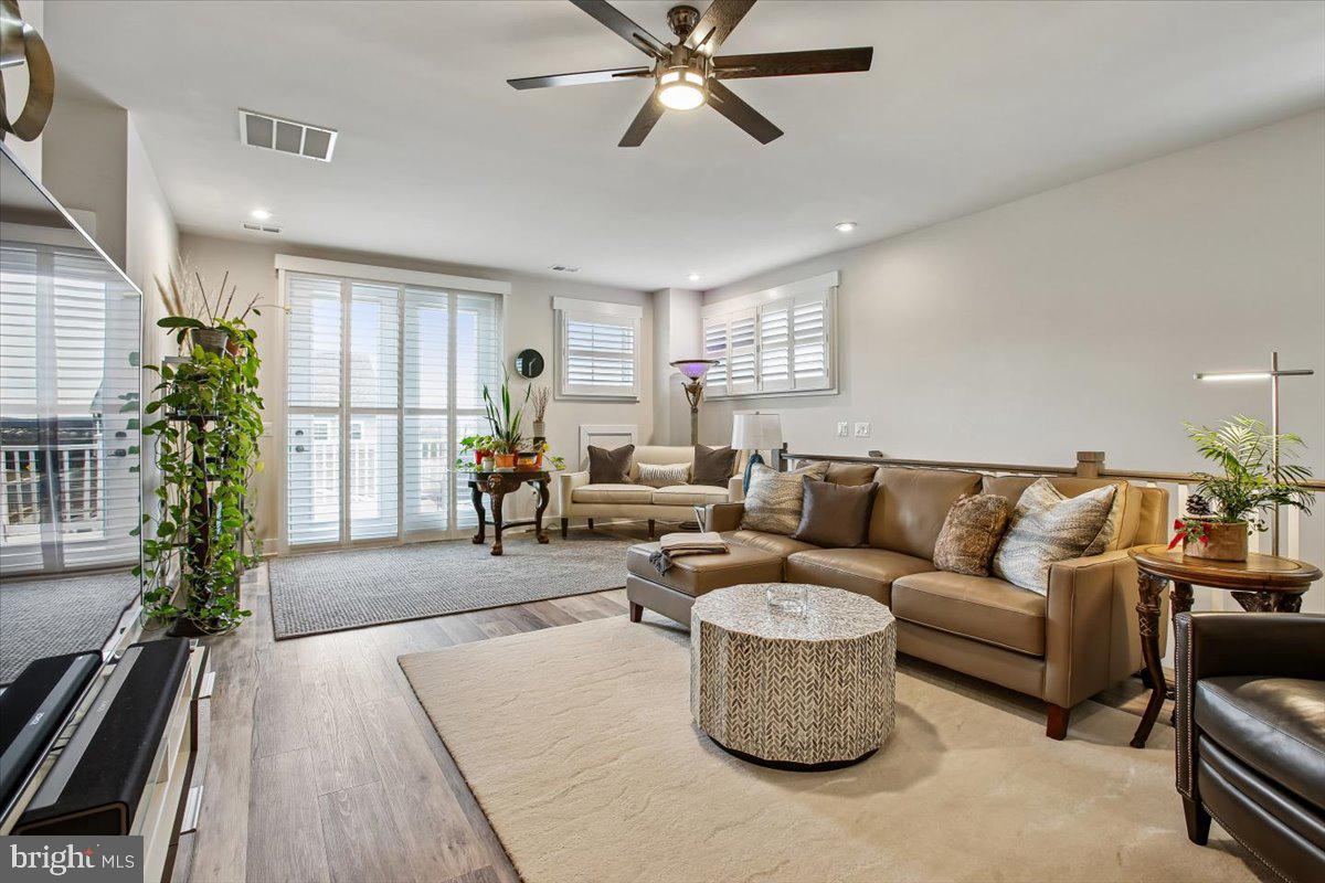 25635 Not Forgotten Terrace Chantilly, VA 20152 - Photo 24 of 59 upper level living room