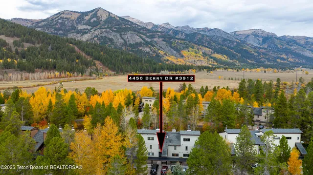 $949,000 | 4450 Berry Drive, Unit 39 12, Wilson, WY 83014