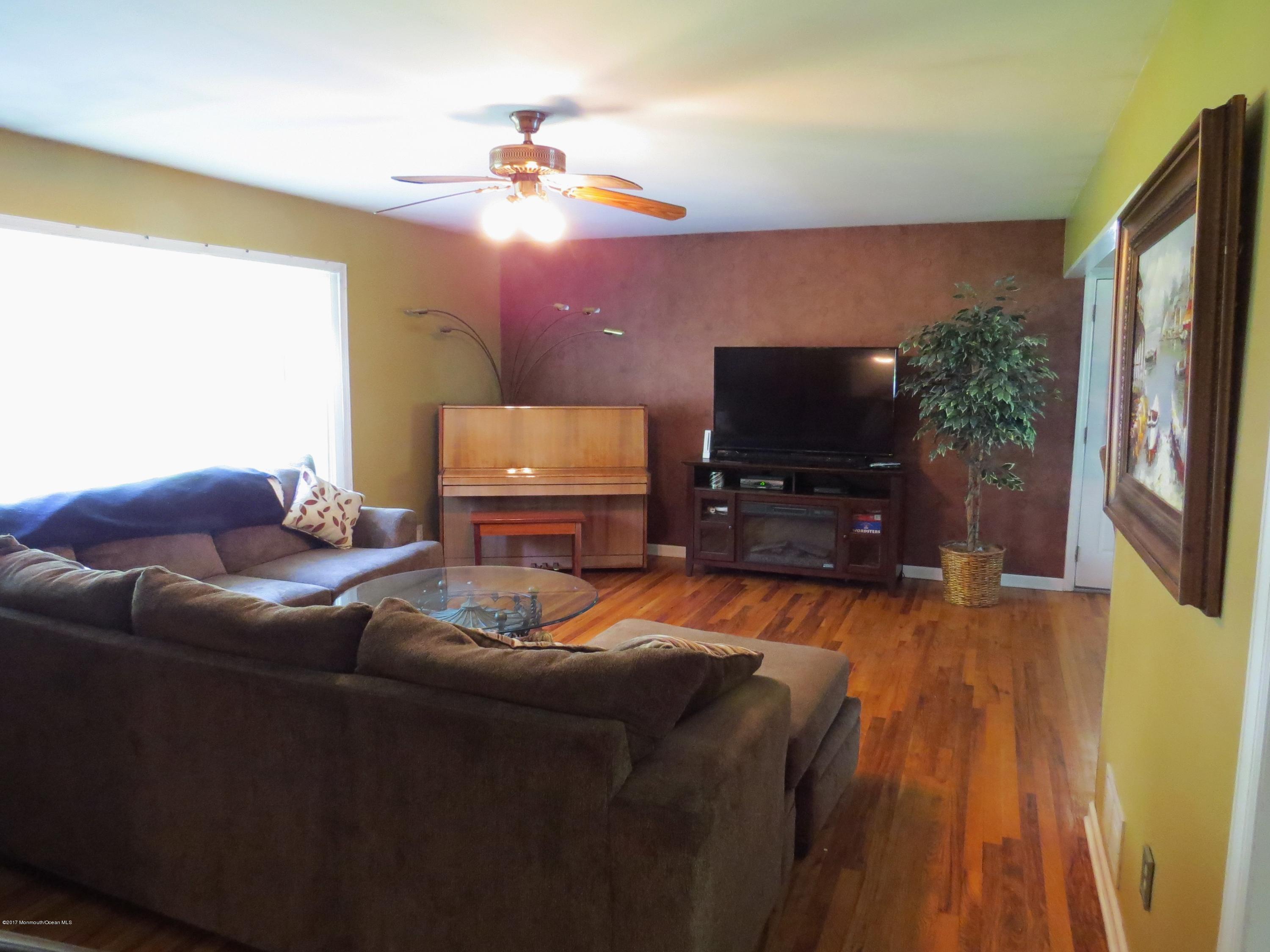 13 Glenbrook Road Freehold, NJ 07728 - Photo 5 of 31 IMG_3562