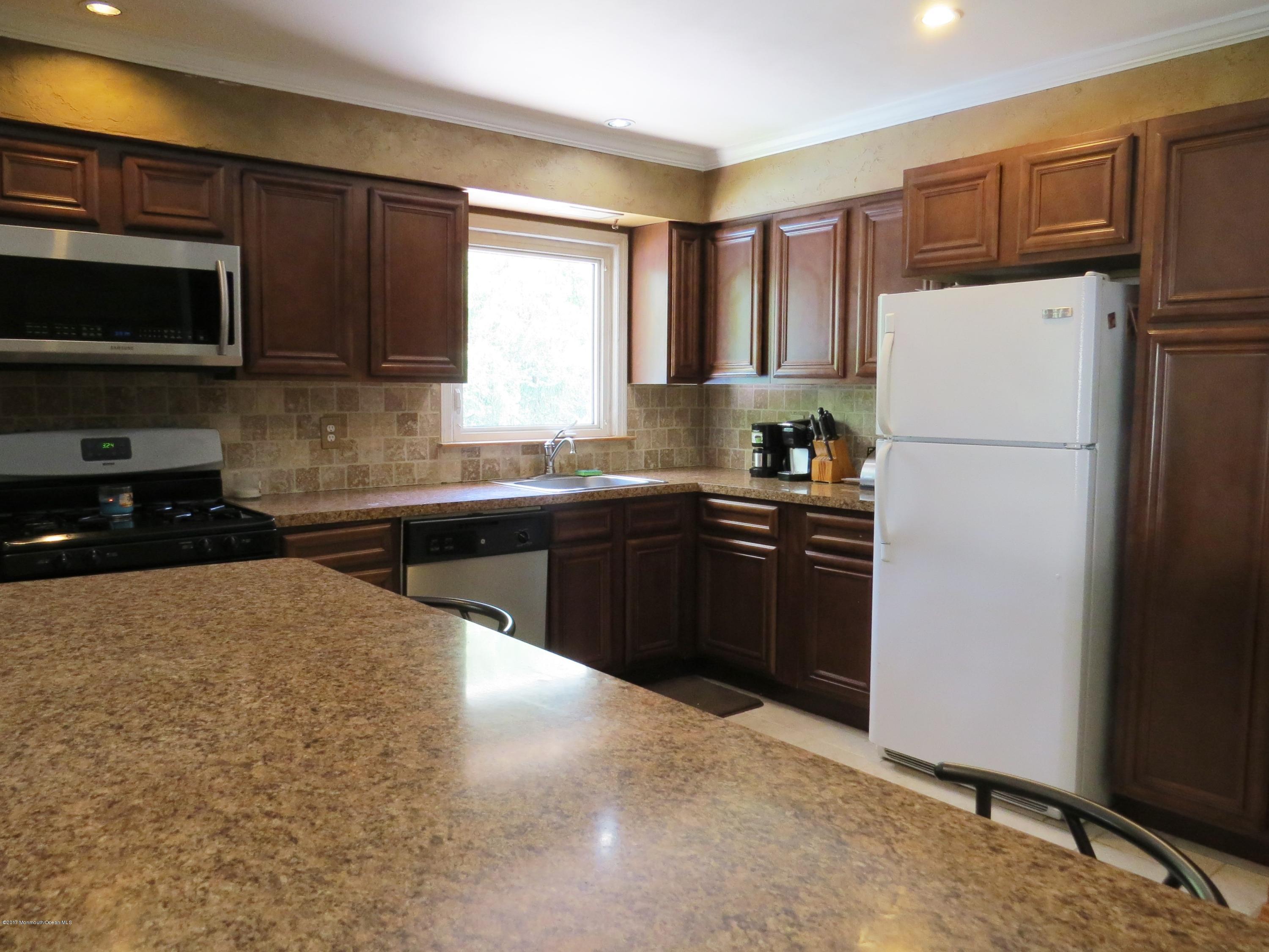 13 Glenbrook Road Freehold, NJ 07728 - Photo 8 of 31 IMG_3566