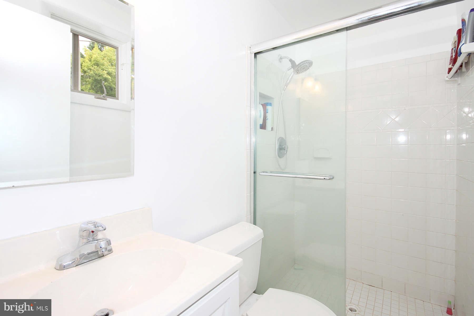 12105 Arbie Road Silver Spring, MD 20904 - Photo 17 of 28 Bath (Master)