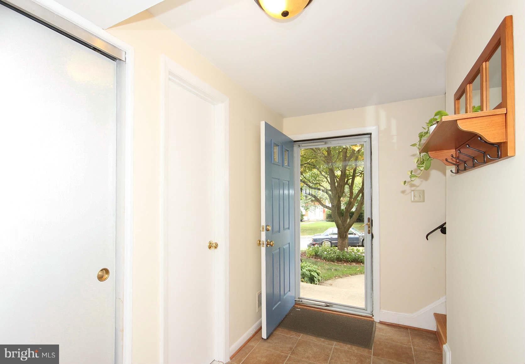 12105 Arbie Road Silver Spring, MD 20904 - Photo 3 of 28 Entry Hall