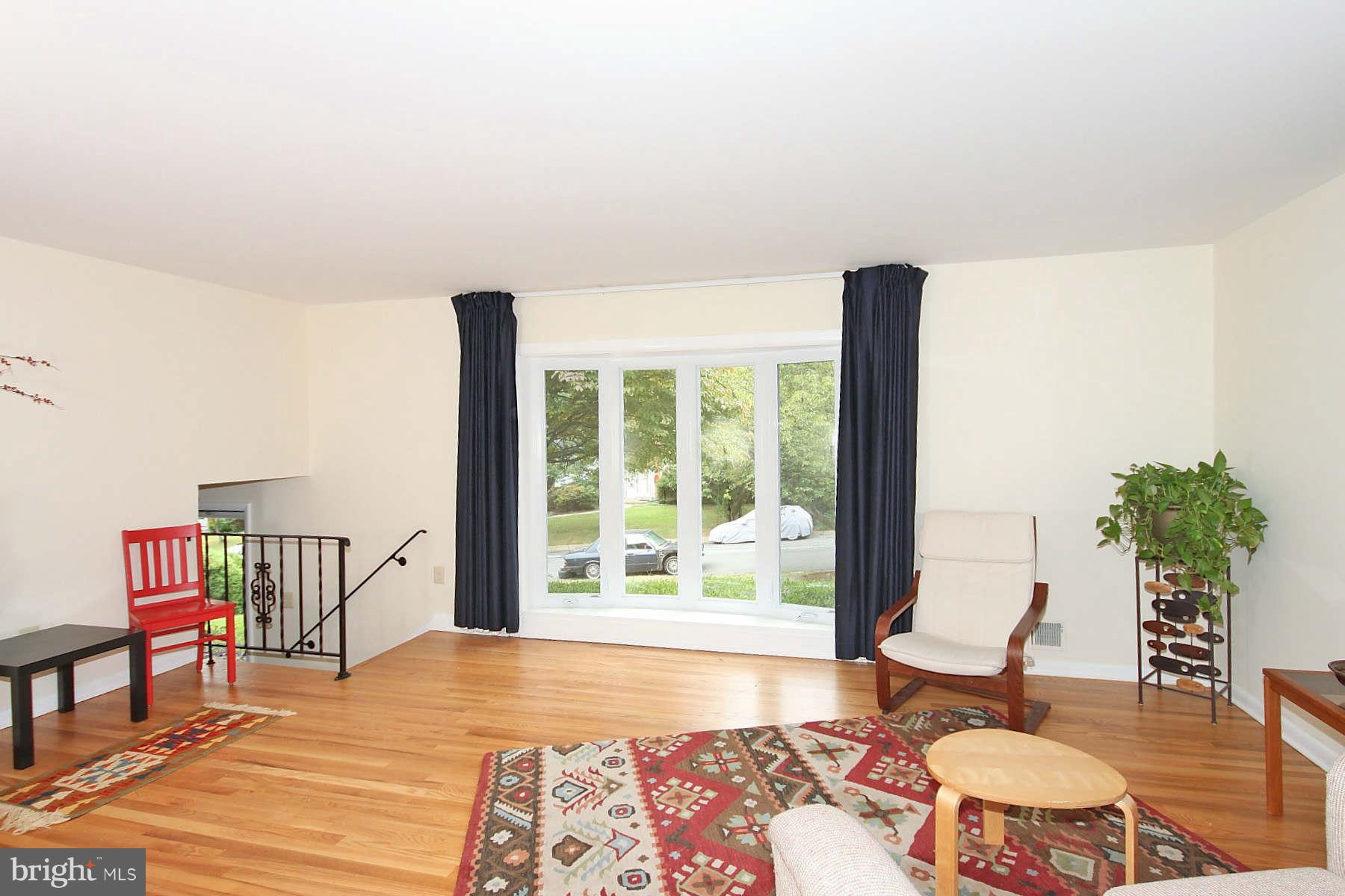 12105 Arbie Road Silver Spring, MD 20904 - Photo 7 of 28 Living Room