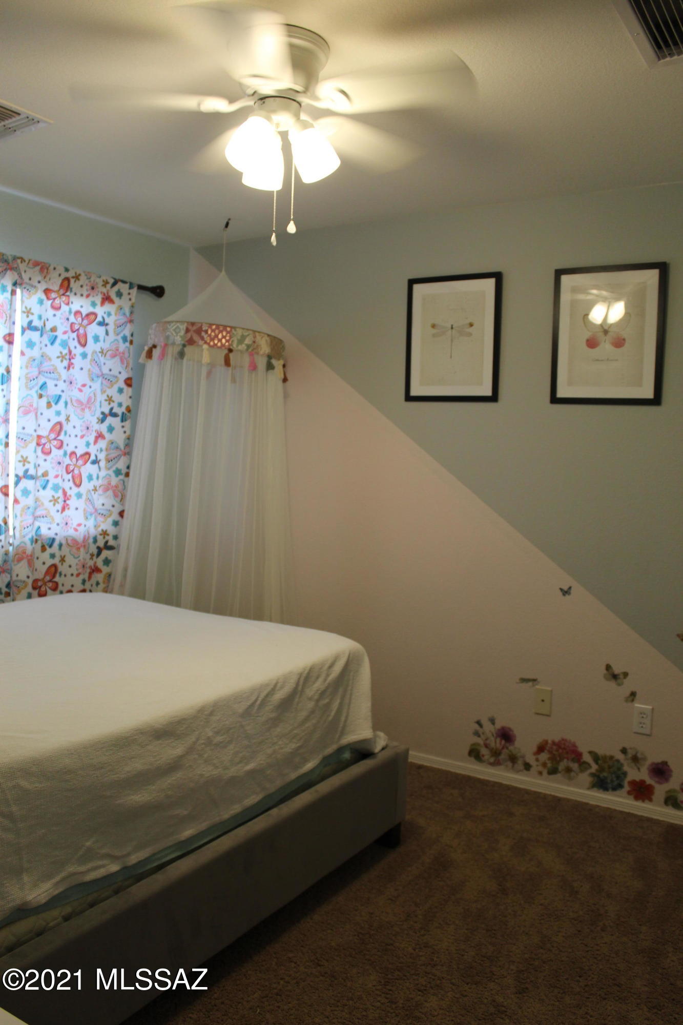 20951 East Reunion Road Red Rock, AZ 85145 - Photo 28 of 35 a bedroom with a bed and a chandelier