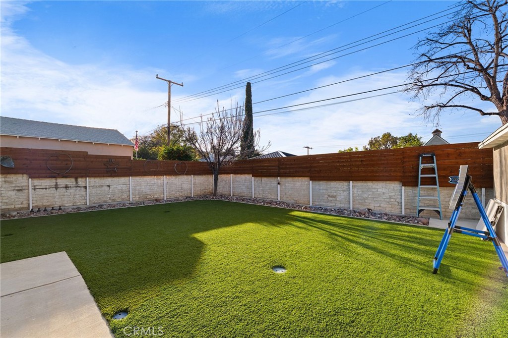 1612 Bellevue Road Redlands, CA 92373 - Photo 25 of 31 a view of a backyard with a table and chairs