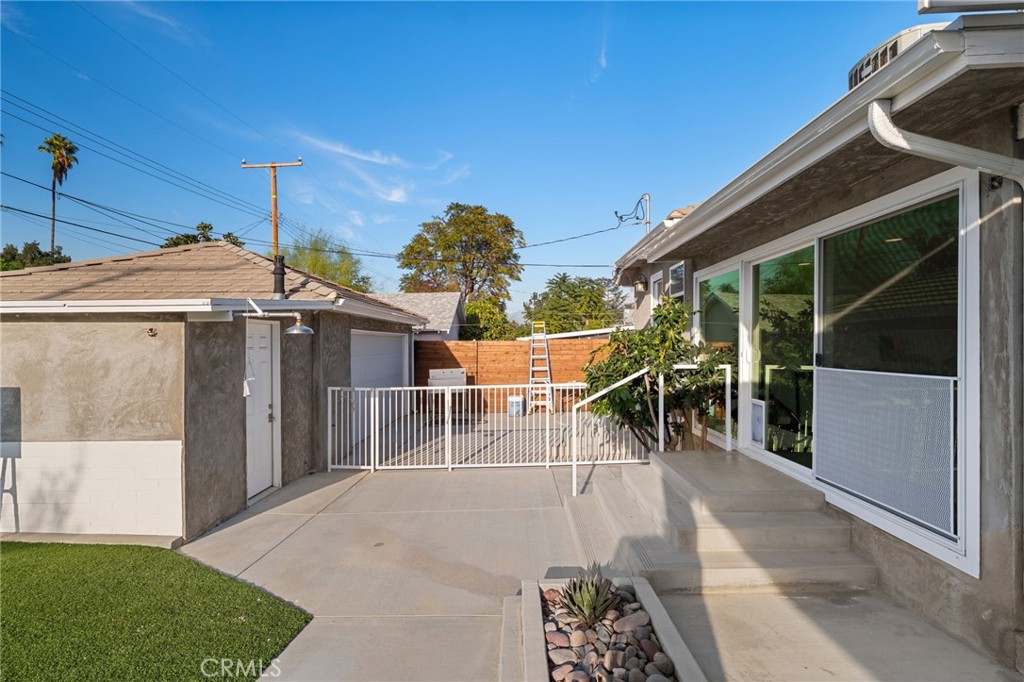 1612 Bellevue Road Redlands, CA 92373 - Photo 29 of 31 a view of a patio with table and chairs with wooden floor and fence