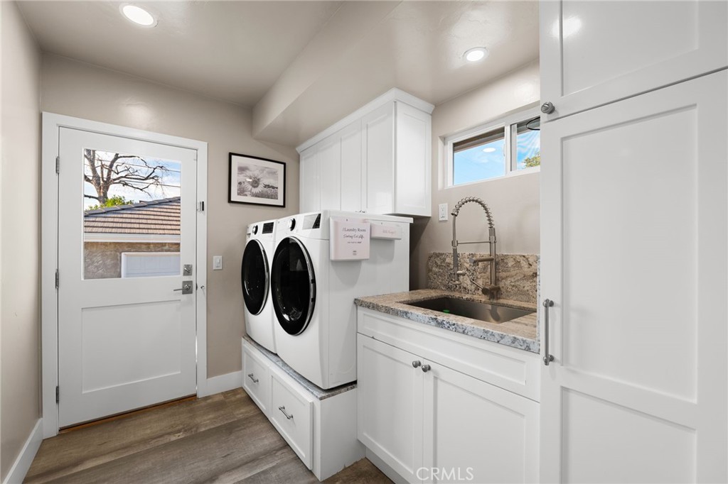 1612 Bellevue Road Redlands, CA 92373 - Photo 9 of 31 a utility room with dryer and washer