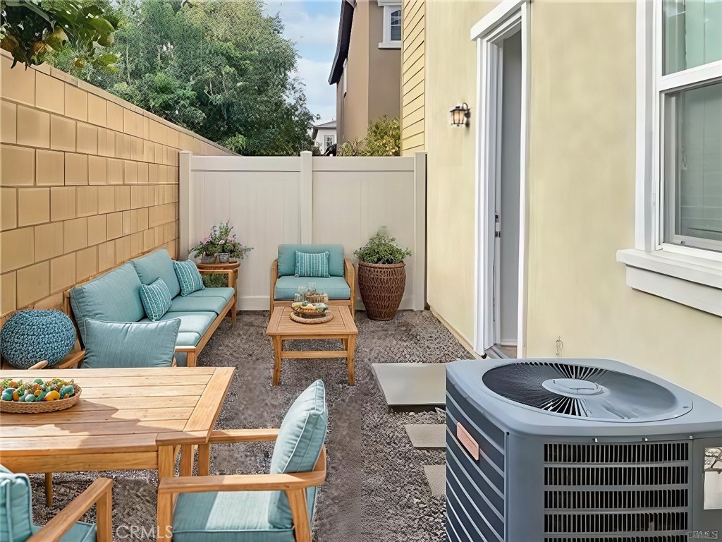 3272 Garons Lane Riverside, CA 92503 - Photo 3 of 25 Virtually staged yard area