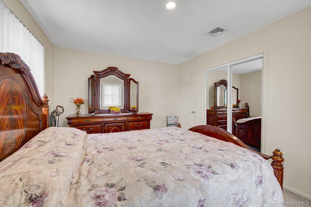 1662 Sherbourne Road Valley Stream, NY 11580 - Photo 18 of 27