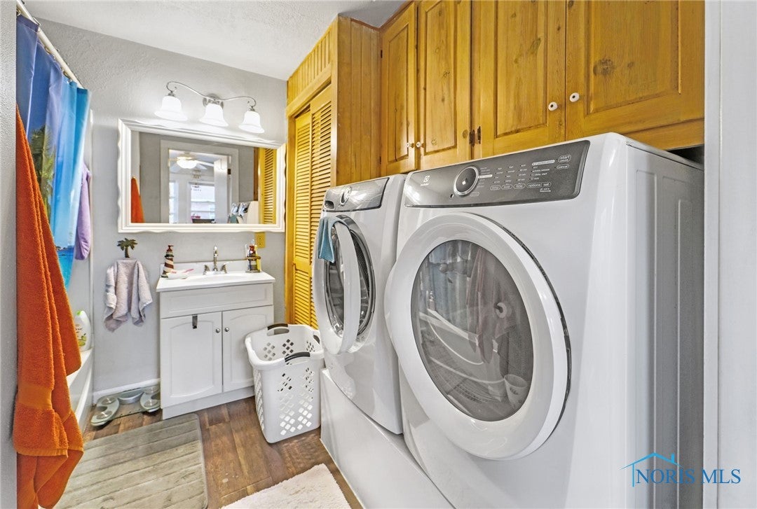 1900 North Stadium Road Oregon, OH 43616 - Photo 15 of 24 Laundry Rm Tucked in Bath Rm