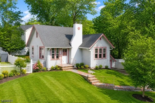 $699,000 | 125 Meadowbrook Road, Livingston, NJ 07039
