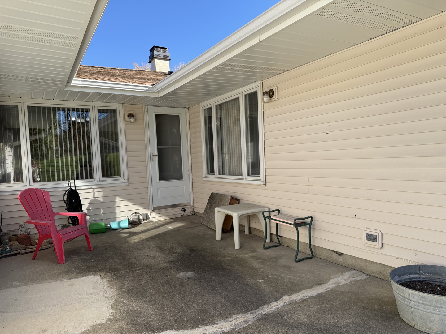 612 White Pine Road Buffalo Grove, IL 60089 - Photo 21 of 24 a backyard of a house with outdoor seating