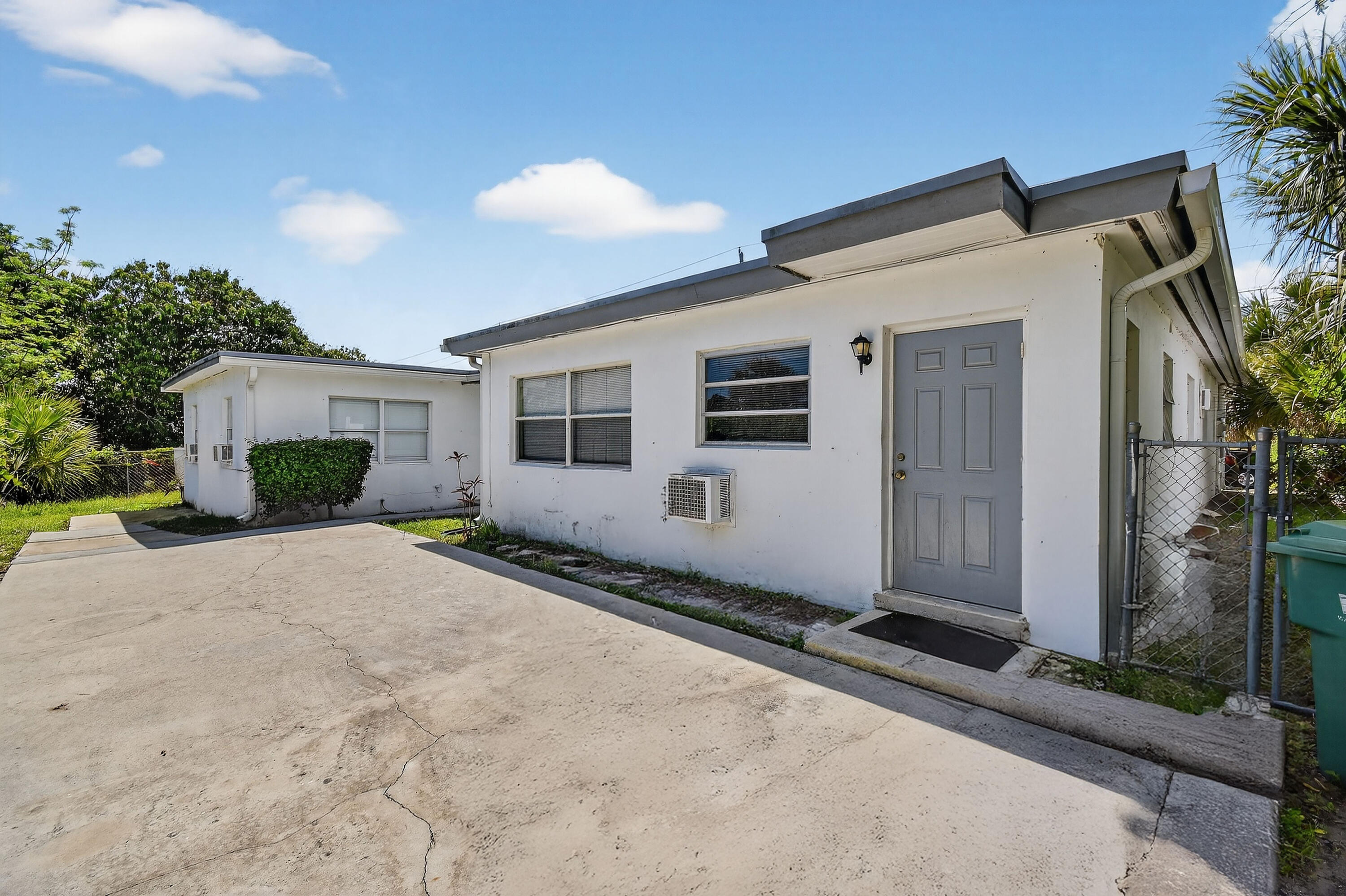 1172 West 34th Street, Unit 1 Riviera Beach, FL 33404 - Photo 2 of 17 1172W34thSt#2(6)