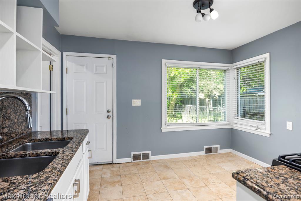 15711 West 14 Mile Road Franklin, MI 48025 - Photo 7 of 18