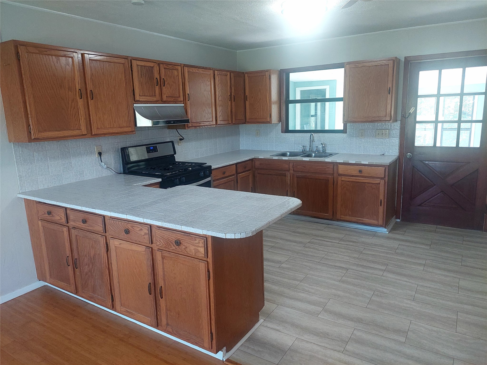 4553 McCall Creek Road Blanco, TX 78606 - Photo 16 of 38 Primary home kitchen