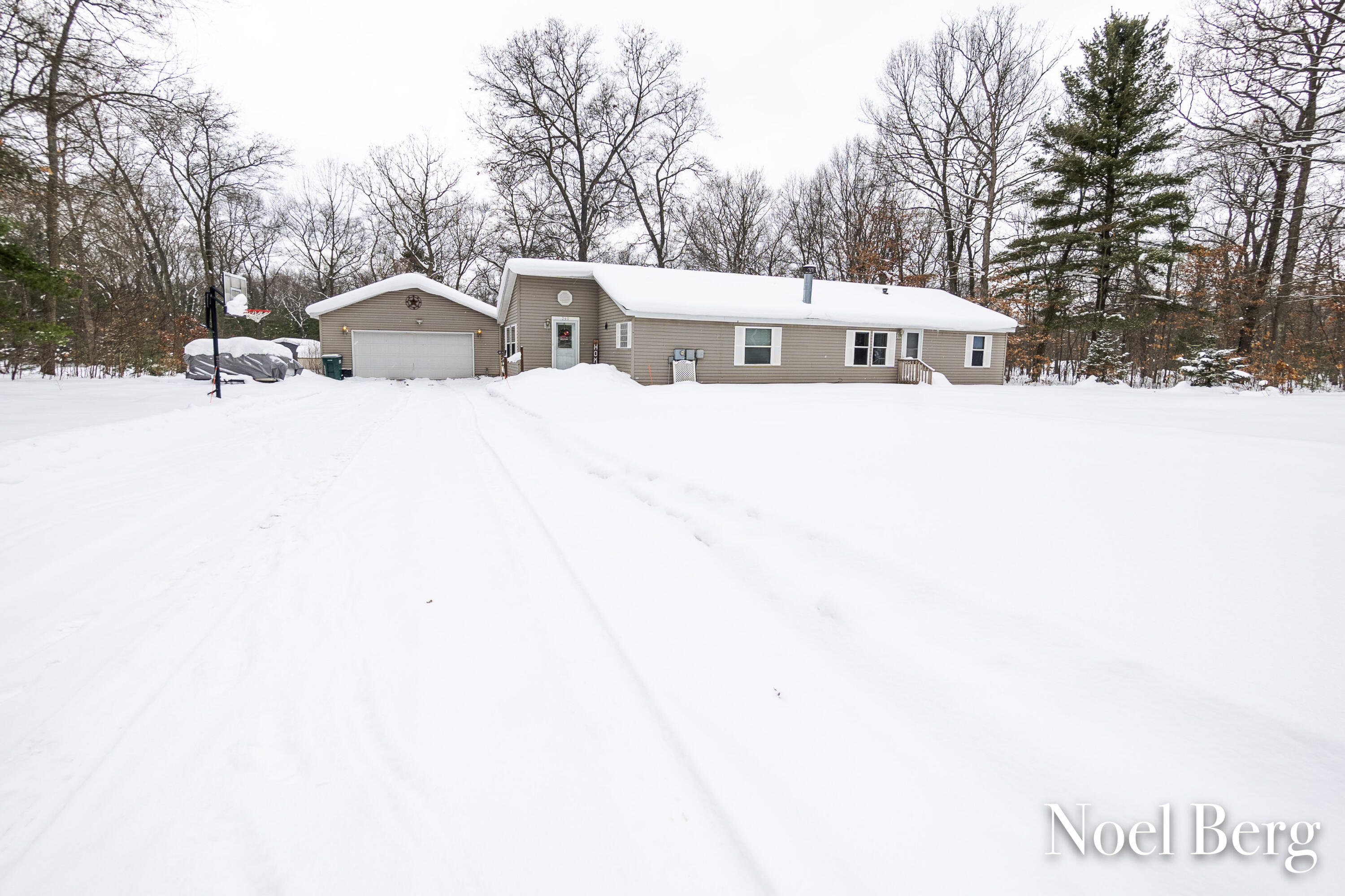 340 East River Road Muskegon, MI 49445 - Photo 2 of 31 340 E River-39