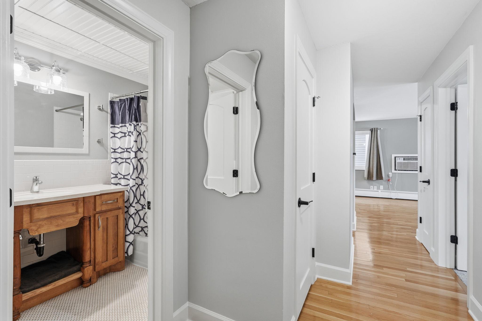 2507 Bryant Avenue South, Unit 103 Minneapolis, MN 55405 - Photo 2 of 15